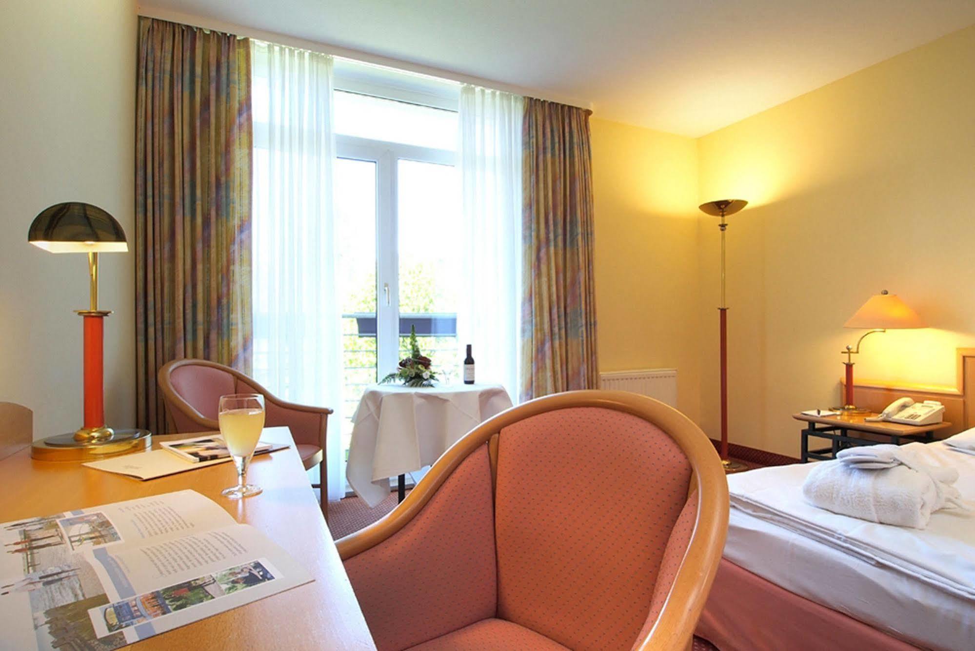 Seehotel Grossherzog Von Mecklenburg ボルテンハーゲン エクステリア 写真